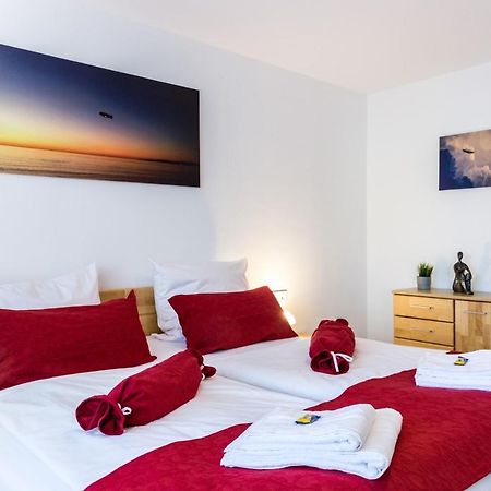Apartment Eastside Mit 3 Zimmern Fur Bis Zu 5 Personen Mit Balkon Friedrichshafen Buitenkant foto