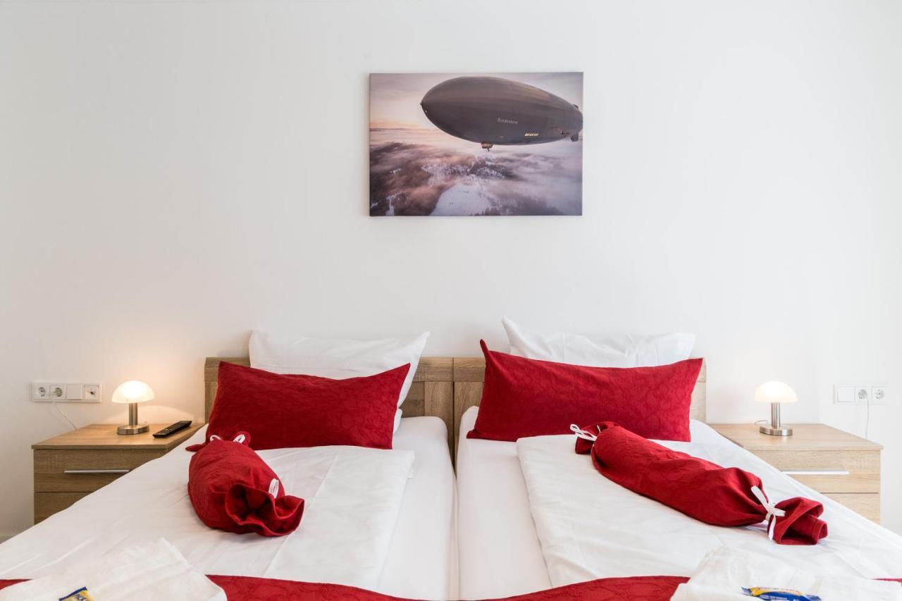 Apartment Eastside Mit 3 Zimmern Fur Bis Zu 5 Personen Mit Balkon Friedrichshafen Buitenkant foto