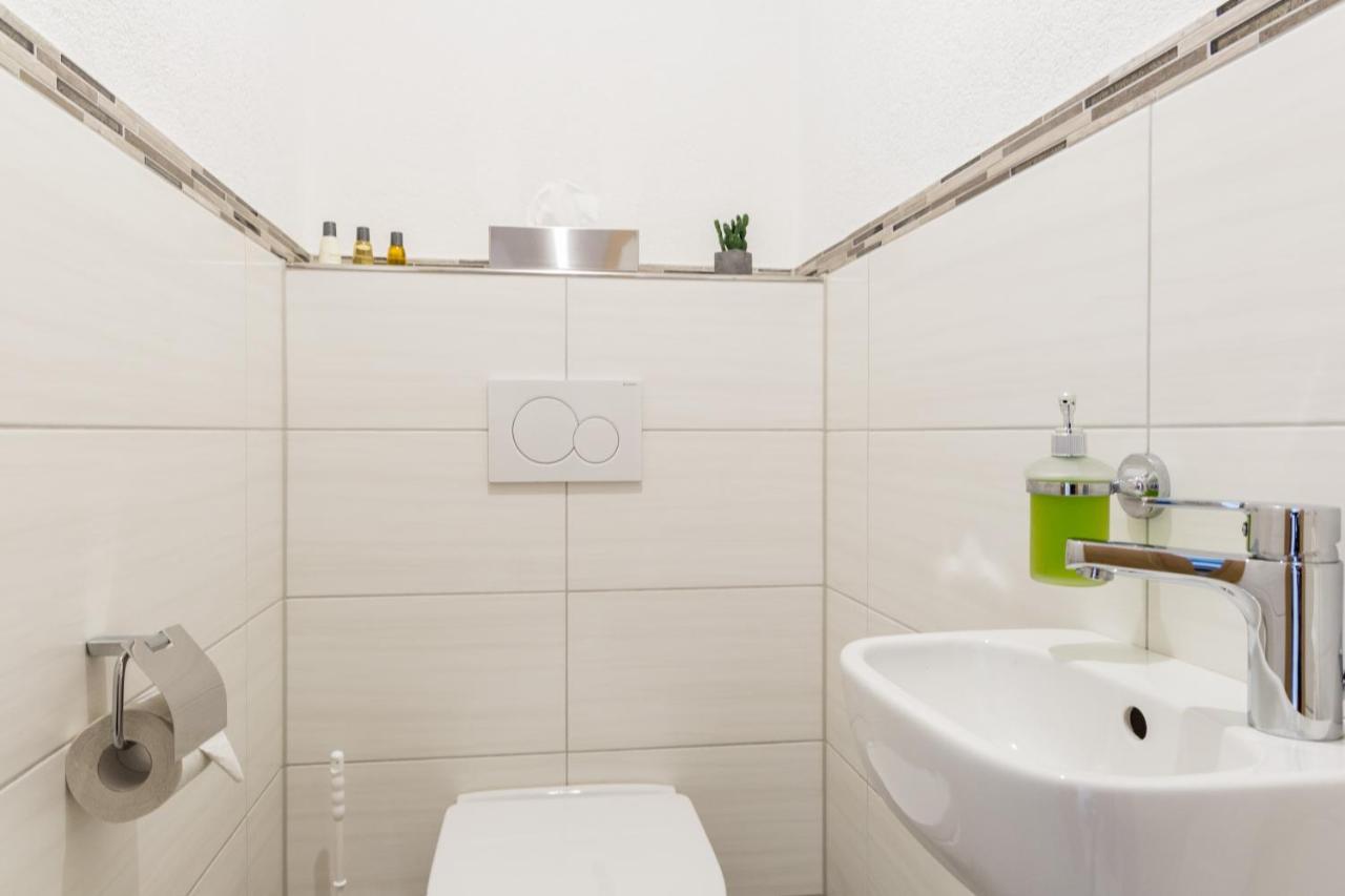 Apartment Eastside Mit 3 Zimmern Fur Bis Zu 5 Personen Mit Balkon Friedrichshafen Buitenkant foto