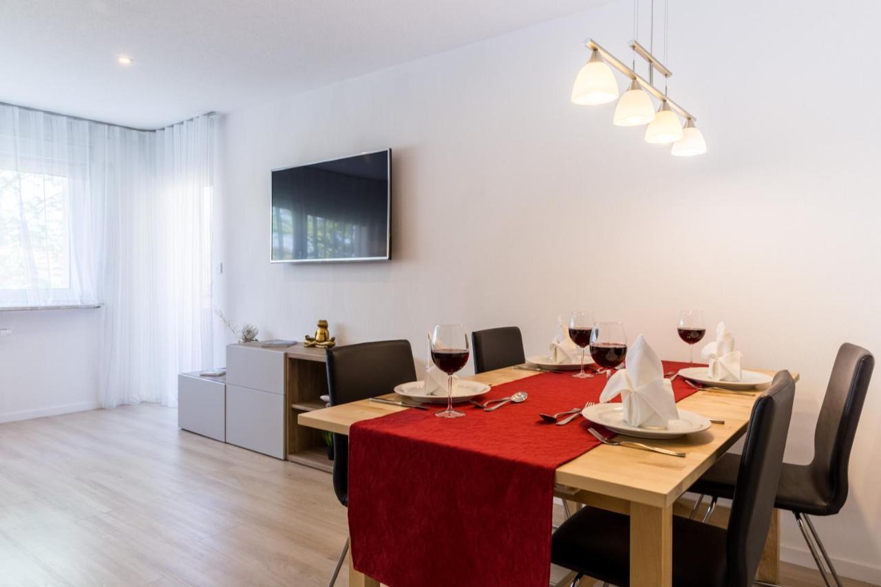 Apartment Eastside Mit 3 Zimmern Fur Bis Zu 5 Personen Mit Balkon Friedrichshafen Buitenkant foto