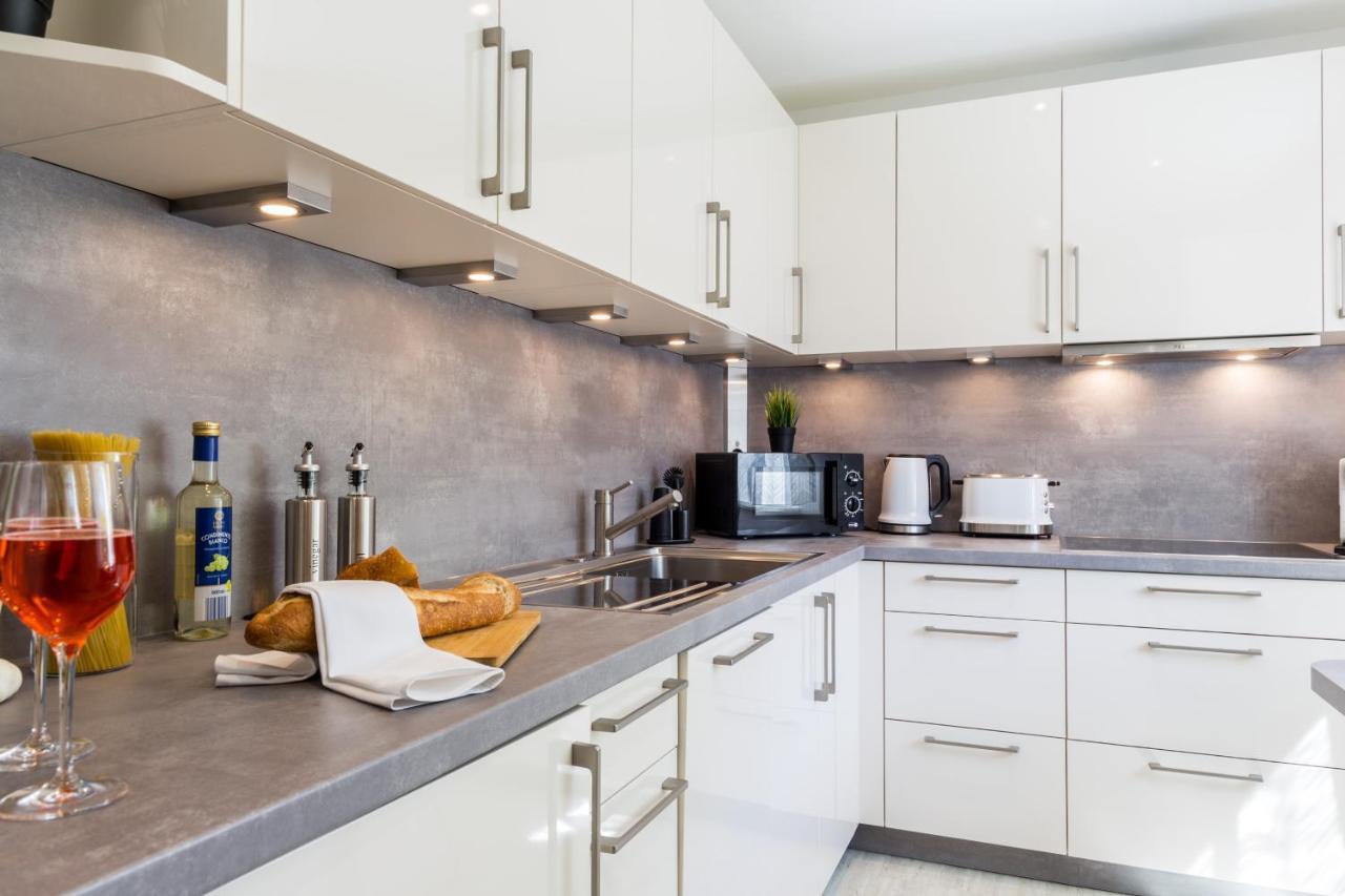 Apartment Eastside Mit 3 Zimmern Fur Bis Zu 5 Personen Mit Balkon Friedrichshafen Buitenkant foto