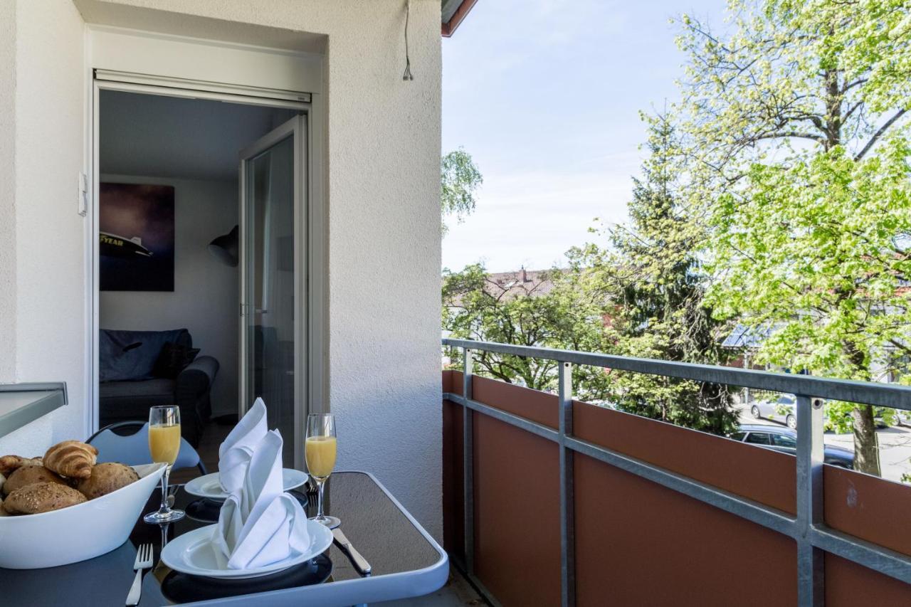 Apartment Eastside Mit 3 Zimmern Fur Bis Zu 5 Personen Mit Balkon Friedrichshafen Buitenkant foto