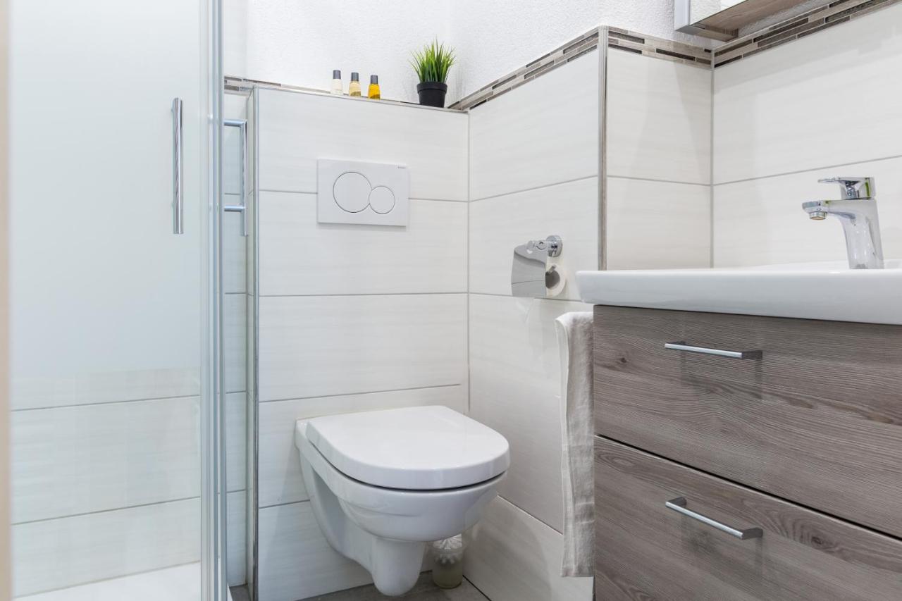 Apartment Eastside Mit 3 Zimmern Fur Bis Zu 5 Personen Mit Balkon Friedrichshafen Buitenkant foto